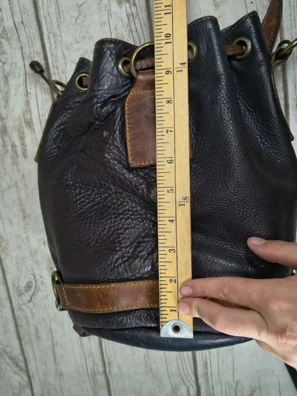Stone Ridge Vintage Leather Drawstring Bucket Crossbody Bag